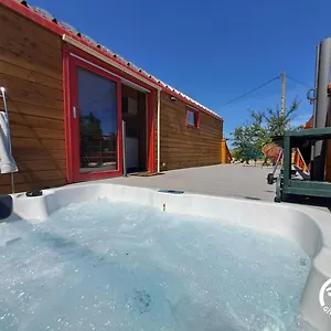https://la-roulotte-du-tonnelier.midi-pyreneeshotels.com